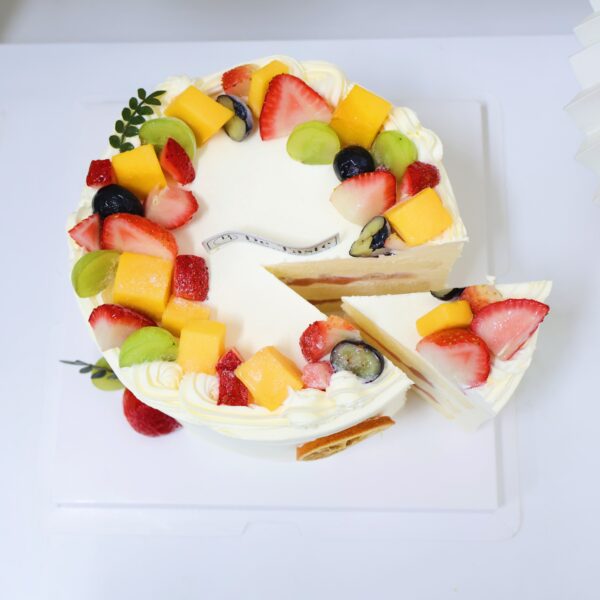 Peach and crystal ball cake - Image 4