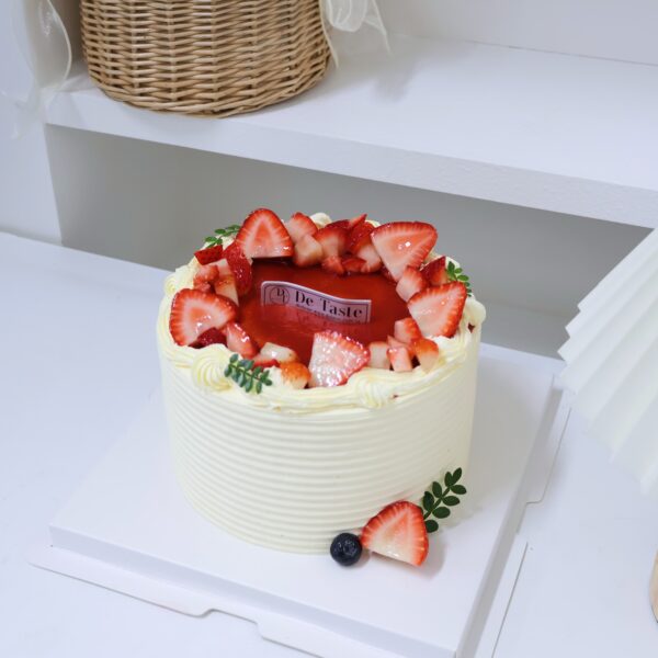 Strawberry-flavored cake - Image 2