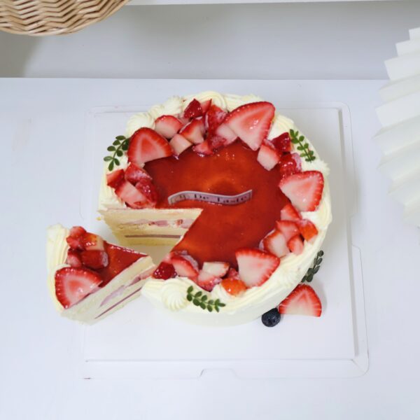 Strawberry-flavored cake - Image 4